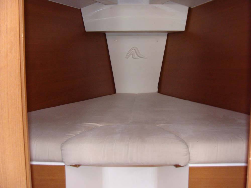 Sailing yacht Hanse 325 Selini