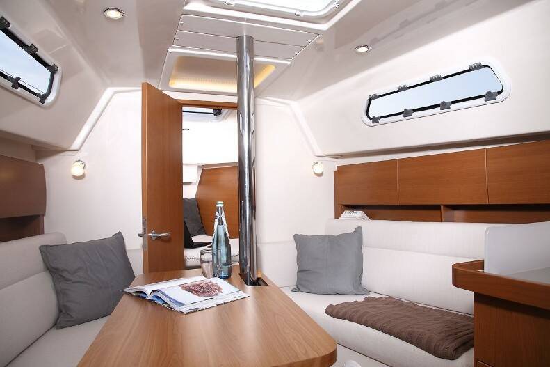 Sailing yacht Hanse 325 Selini