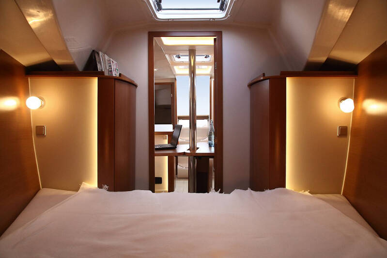 Sailing yacht Hanse 325 Selini