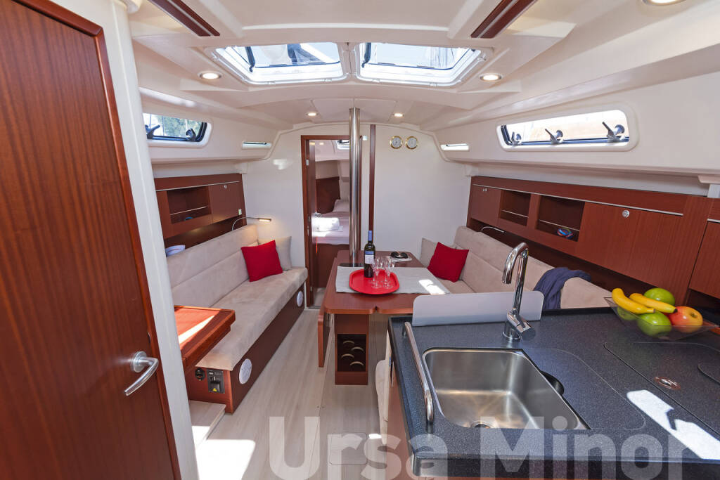 Sailing yacht Hanse 345 Ursa Minor