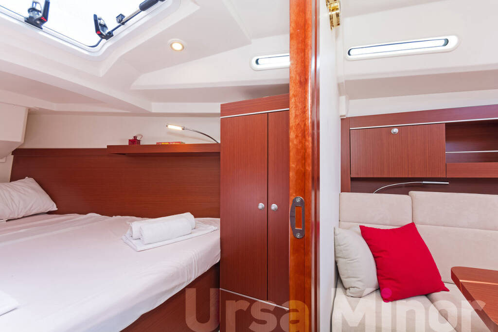 Sailing yacht Hanse 345 Ursa Minor
