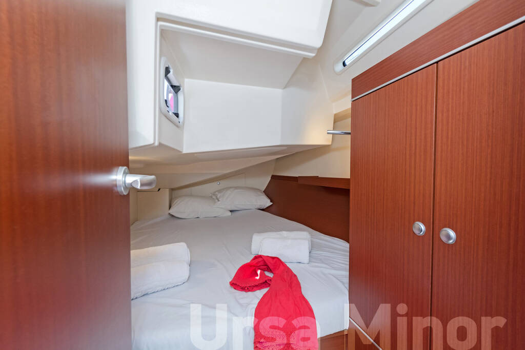 Sailing yacht Hanse 345 Ursa Minor