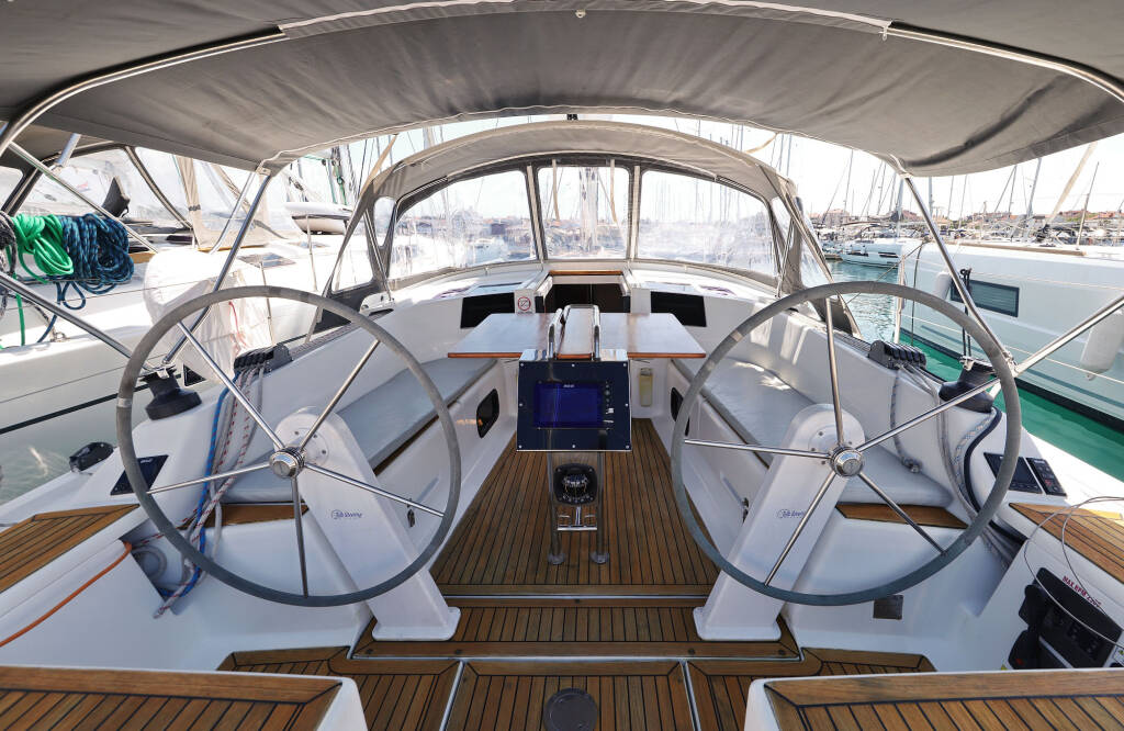 Sailing yacht Hanse 385 Manamana