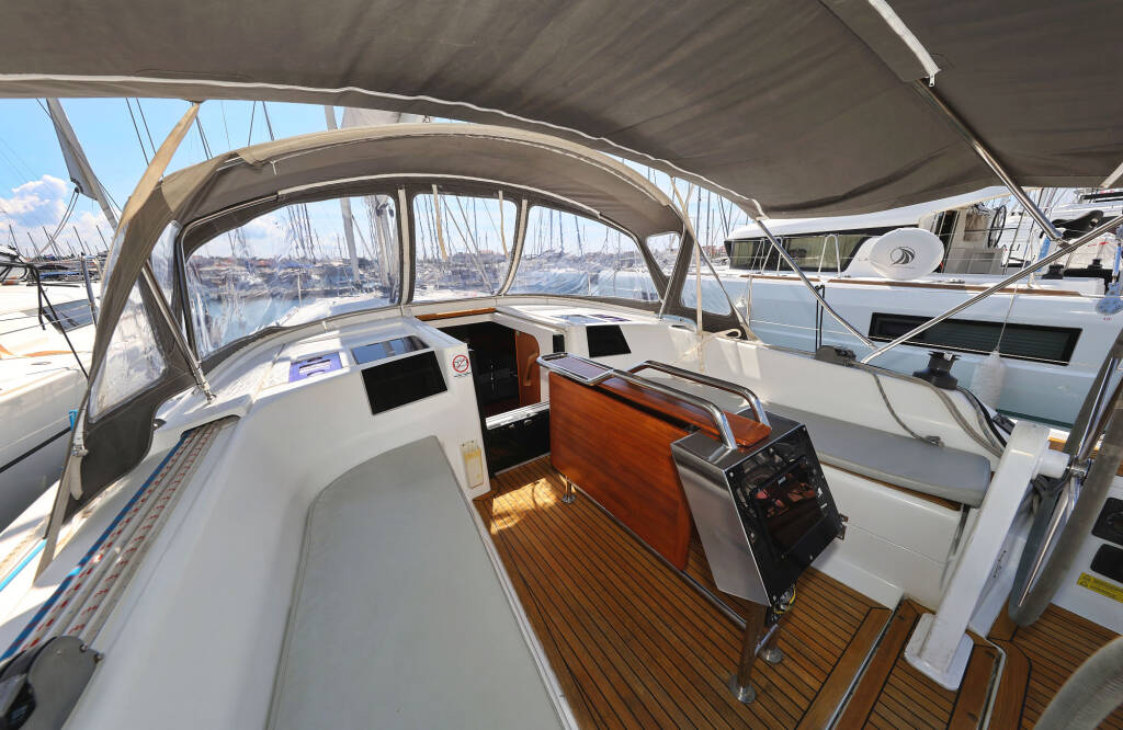 Sailing yacht Hanse 385 Manamana