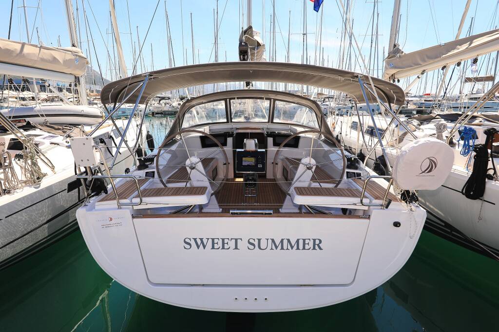 Sailing yacht Hanse 388 Sweet Summer