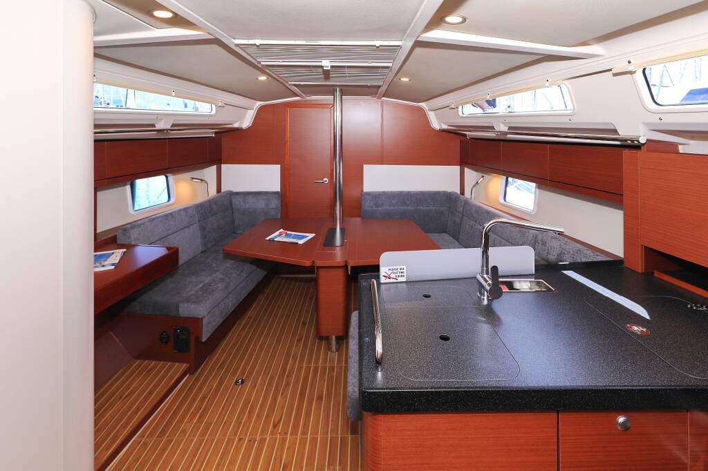 Sailing yacht Hanse 388 Sweet Summer
