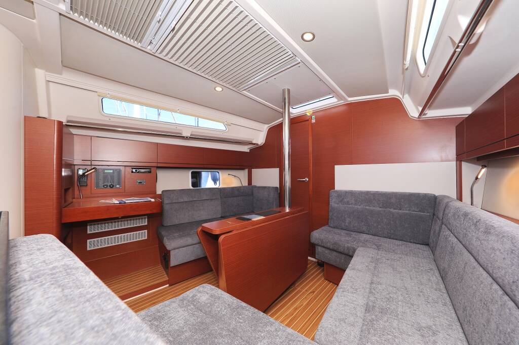 Sailing yacht Hanse 388 Sweet Summer