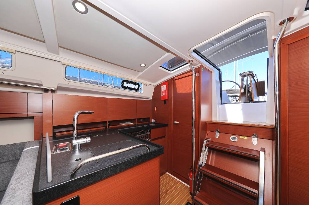 Sailing yacht Hanse 388 Sweet Summer