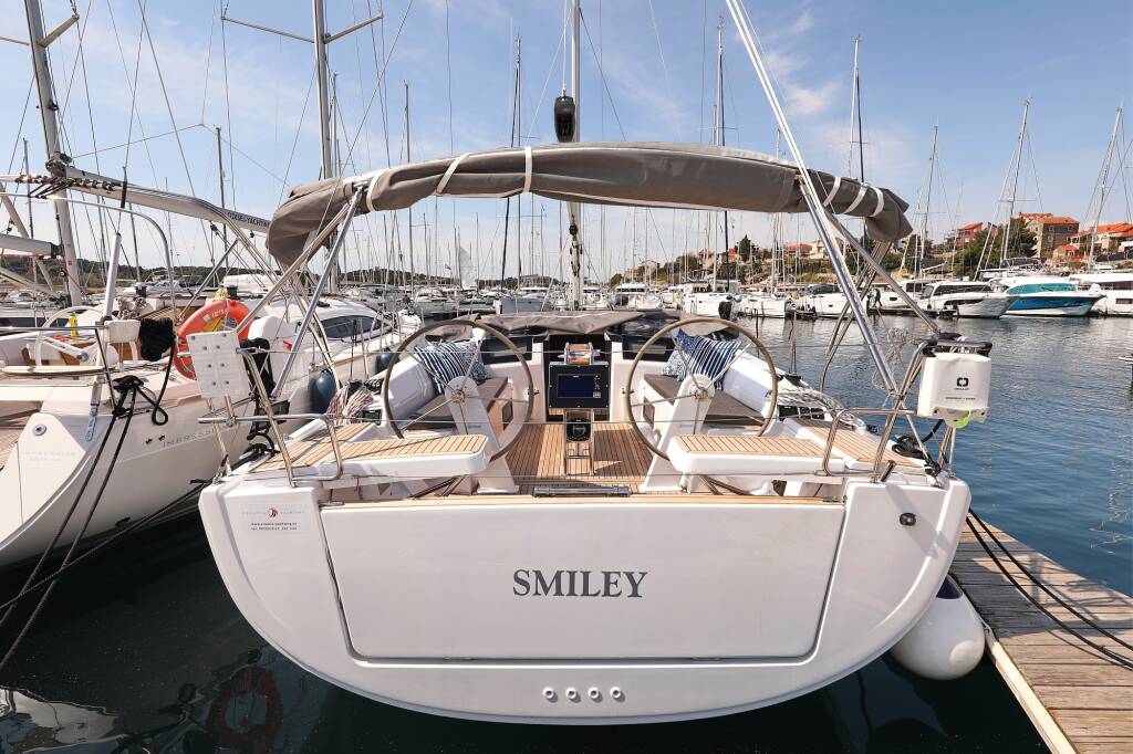 Sailing yacht Hanse 388 Smiley