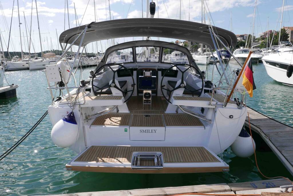 Sailing yacht Hanse 388 Smiley