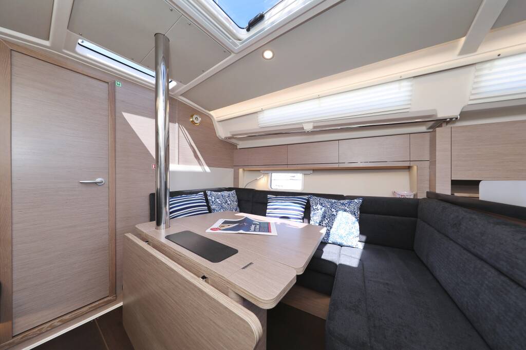Sailing yacht Hanse 388 Smiley