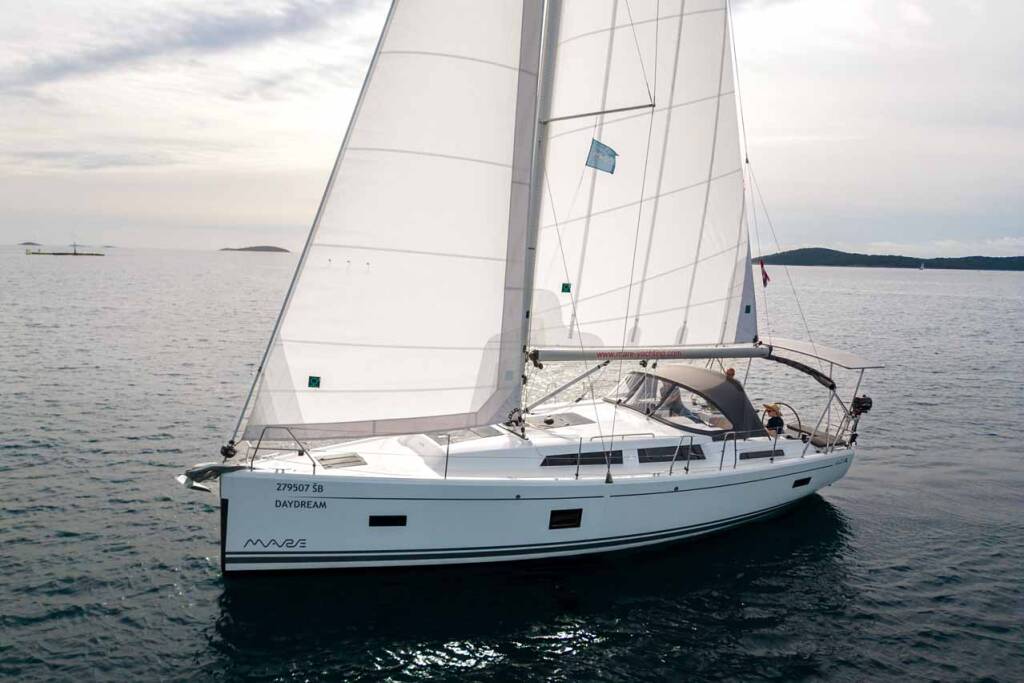 Sailing yacht Hanse 388 Daydream