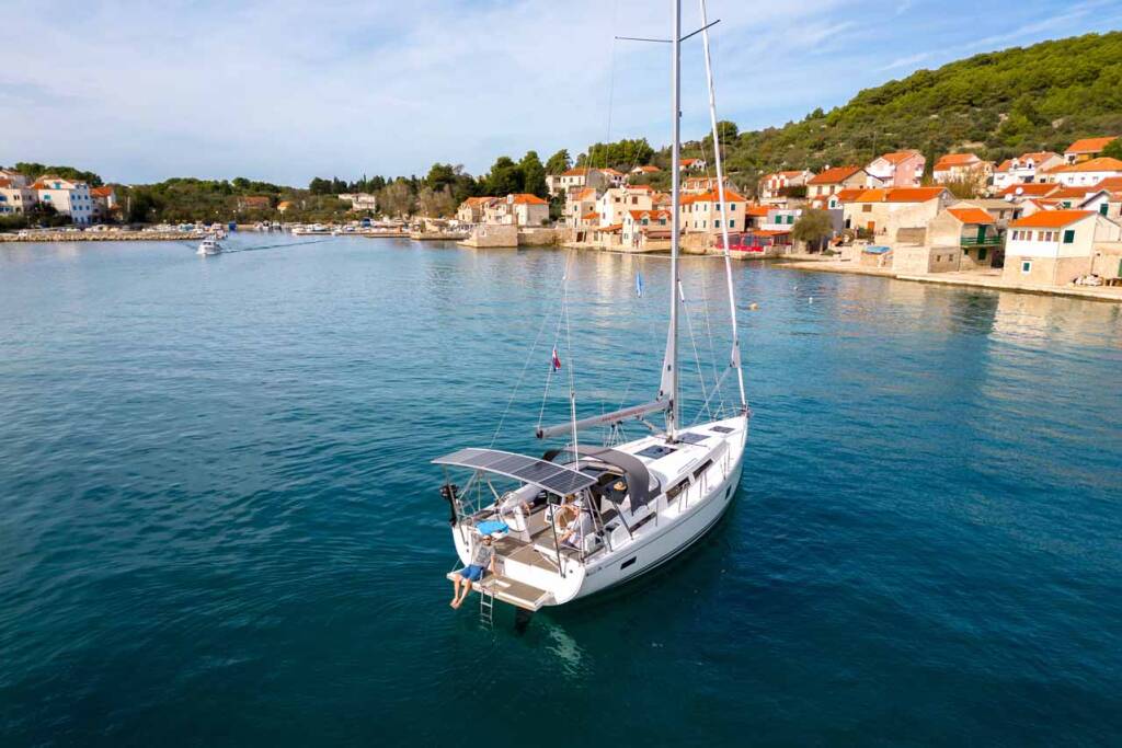 Sailing yacht Hanse 388 Daydream