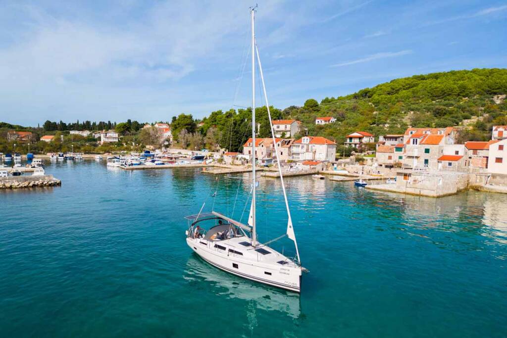 Sailing yacht Hanse 388 Daydream
