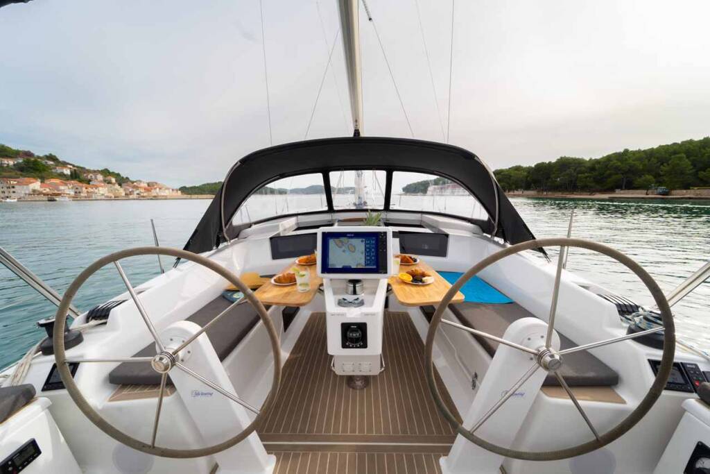 Sailing yacht Hanse 388 Daydream