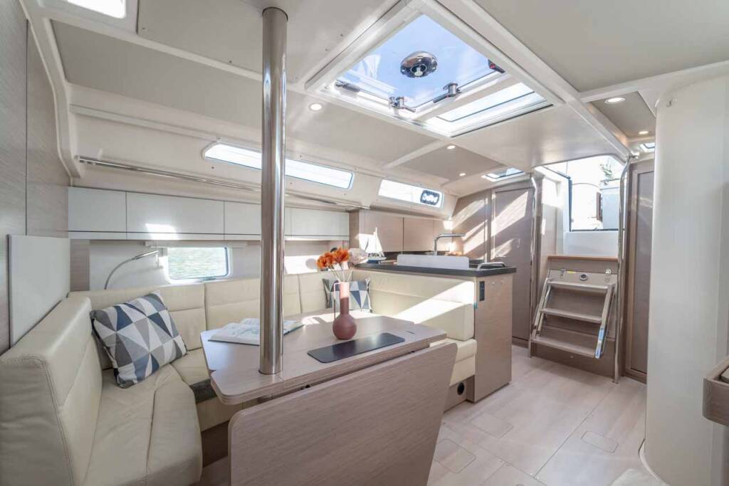 Sailing yacht Hanse 388 Daydream