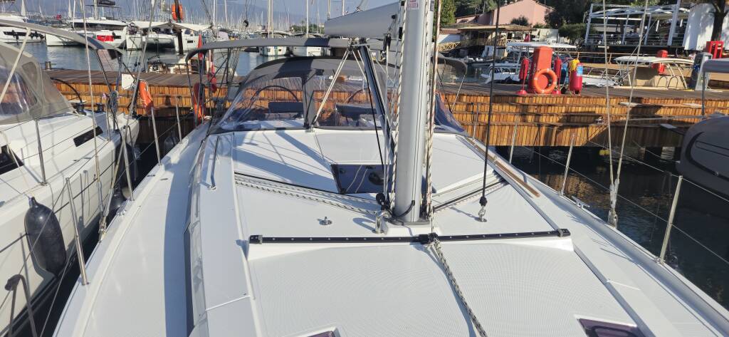 Sailing yacht Hanse 410 Demirs