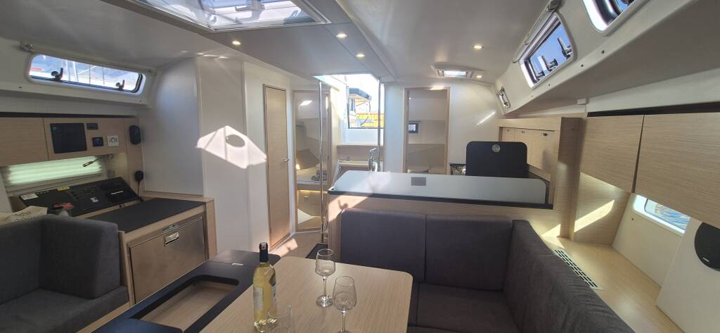 Sailing yacht Hanse 410 Demirs