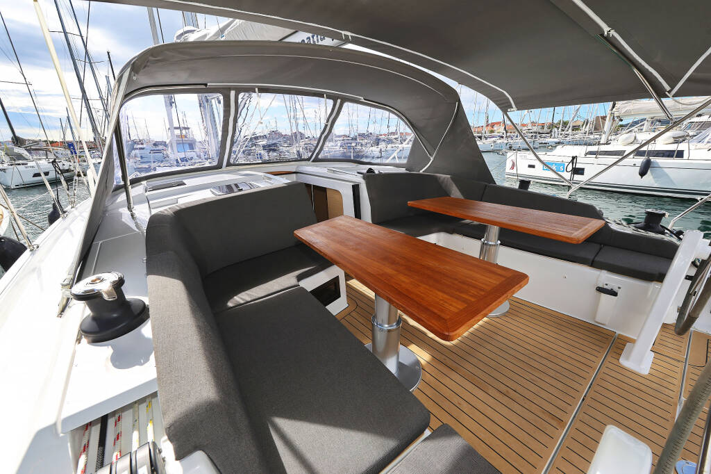 Sailing yacht Hanse 410 Sundance