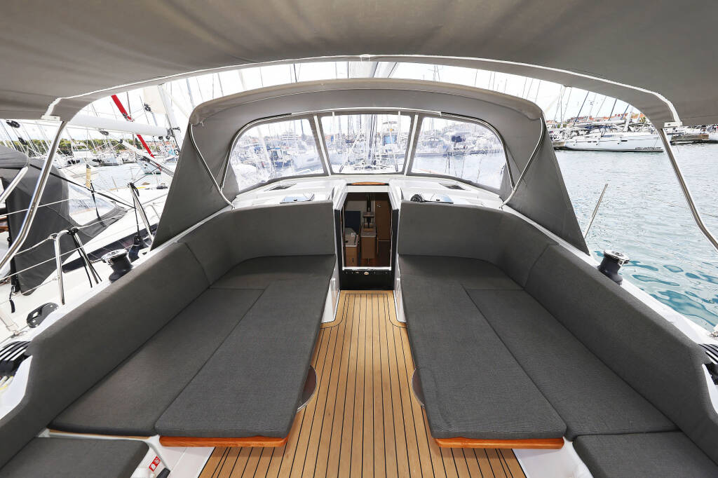 Sailing yacht Hanse 410 Sundance