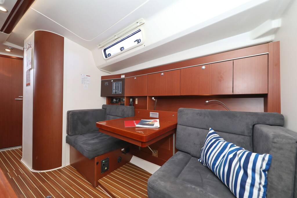 Sailing yacht Hanse 415 take a break