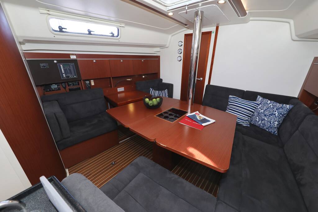 Sailing yacht Hanse 415 take a break