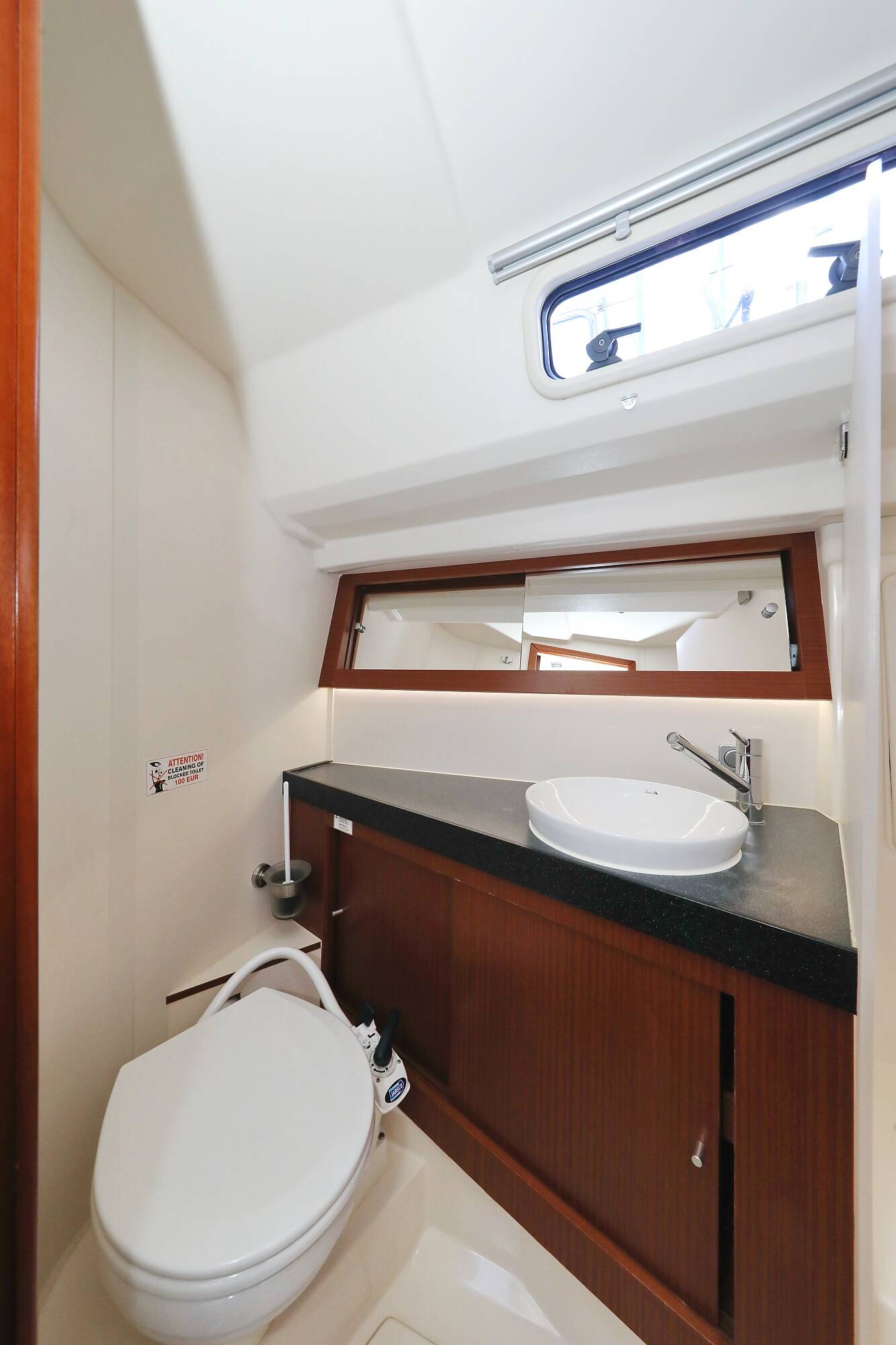 Sailing yacht Hanse 415 take a break