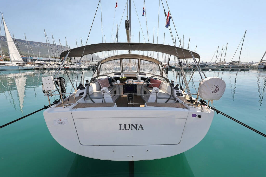 Sailing yacht Hanse 415 Luna