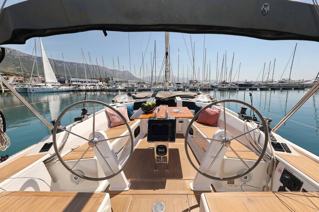 Sailing yacht Hanse 415 Luna