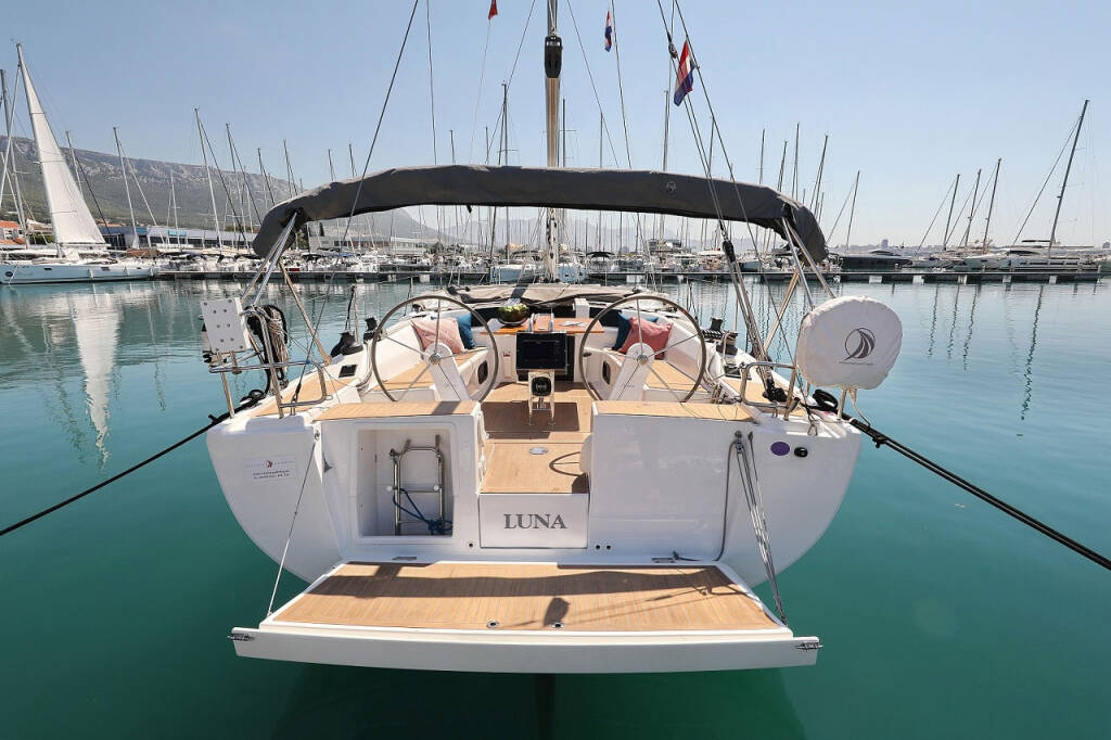 Sailing yacht Hanse 415 Luna
