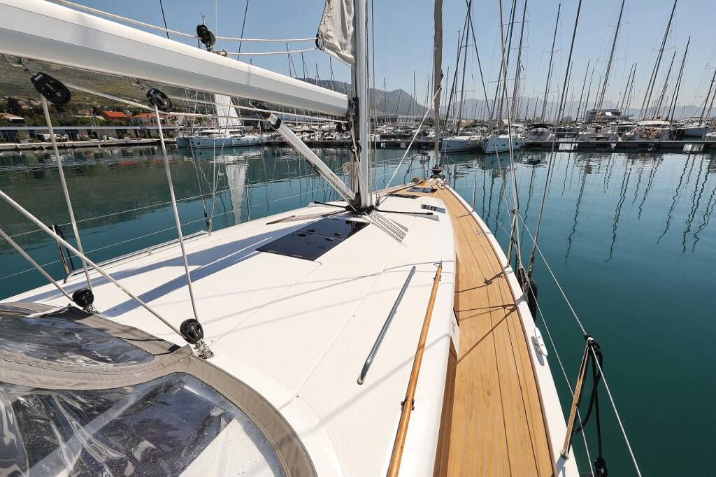 Sailing yacht Hanse 415 Luna