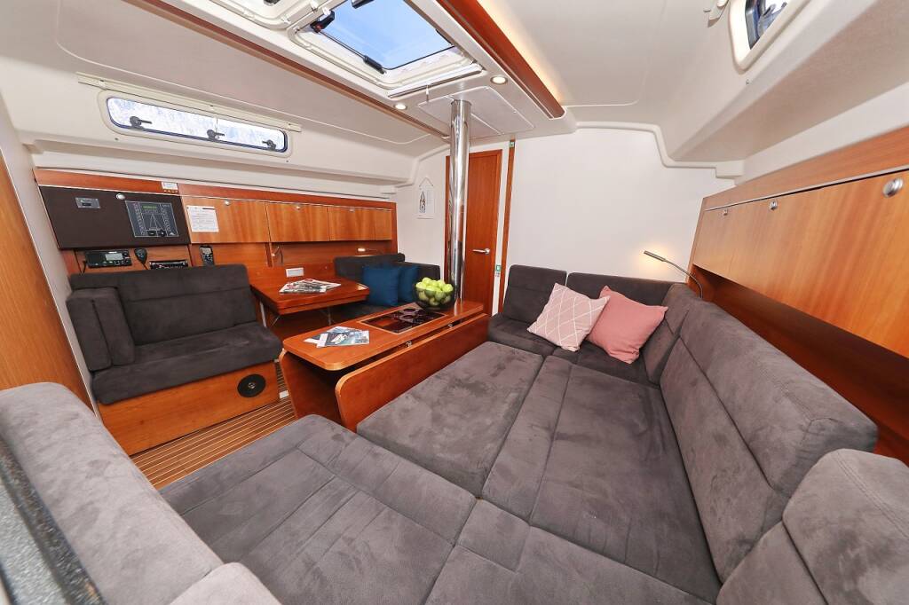 Sailing yacht Hanse 415 Luna
