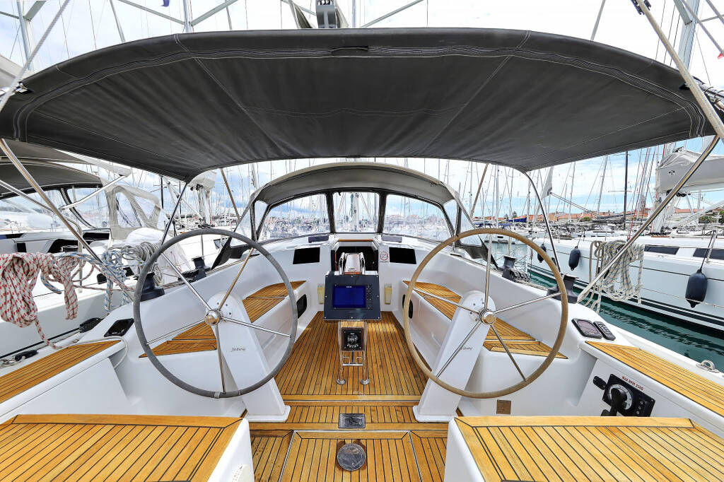 Sailing yacht Hanse 415 Natali