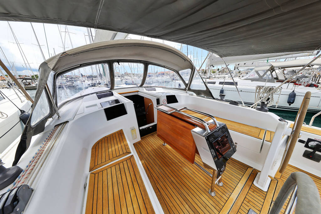 Sailing yacht Hanse 415 Natali