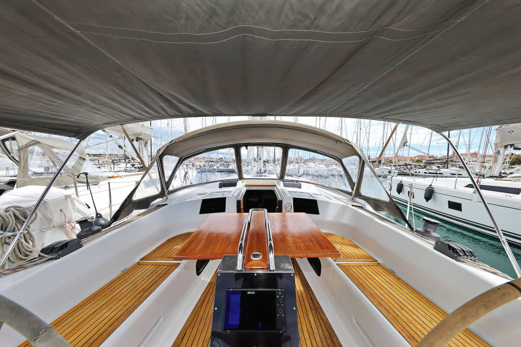 Sailing yacht Hanse 415 Natali