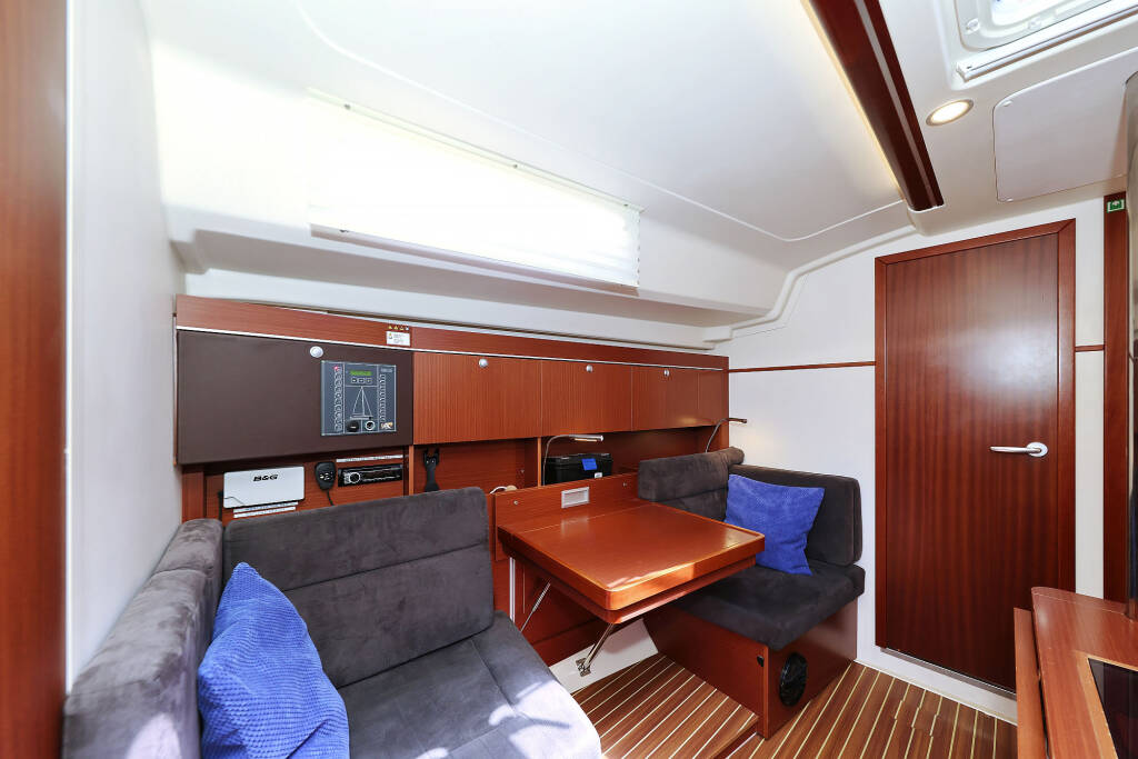 Sailing yacht Hanse 415 Natali