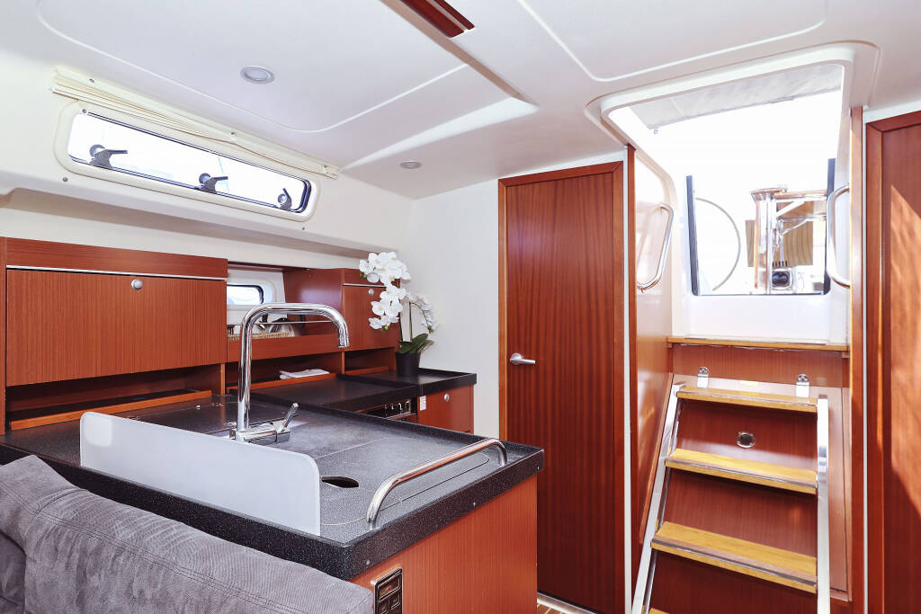 Sailing yacht Hanse 415 Natali