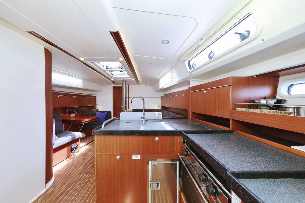 Sailing yacht Hanse 415 Natali