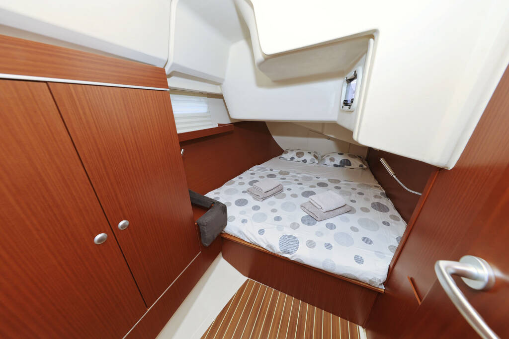 Sailing yacht Hanse 415 Natali