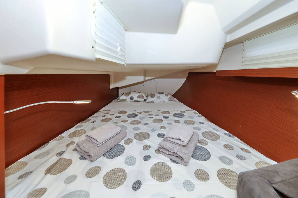 Sailing yacht Hanse 415 Natali