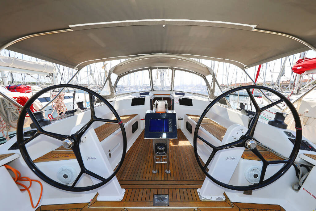 Sailing yacht Hanse 415 Pretty Woman