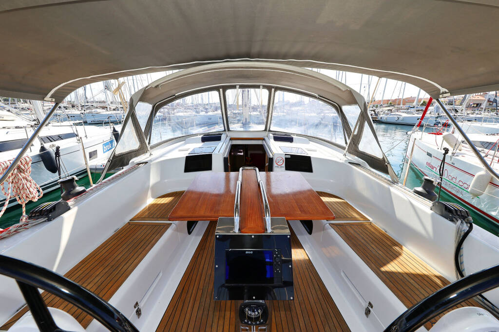 Sailing yacht Hanse 415 Pretty Woman
