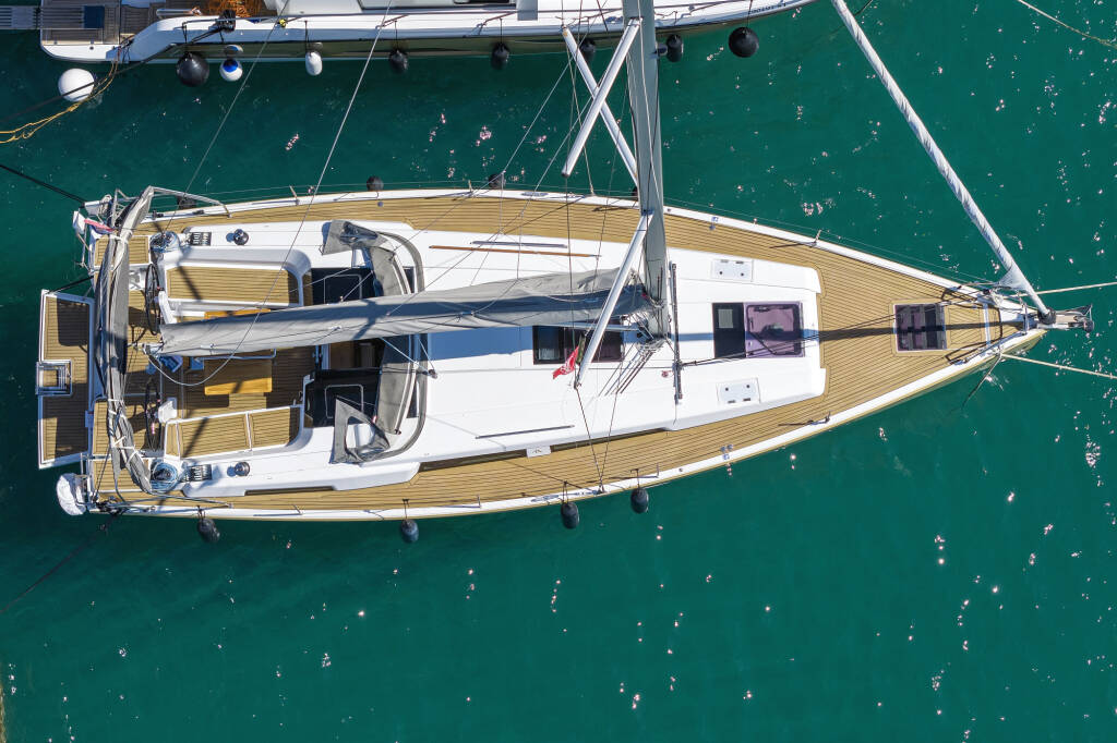Sailing yacht Hanse 418 Pollux