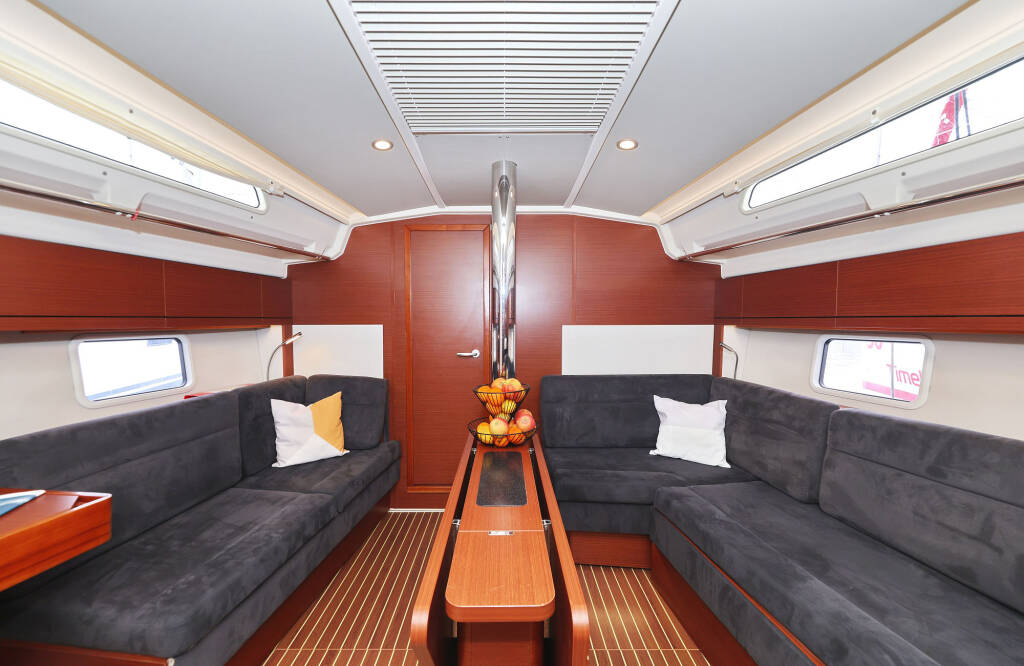 Sailing yacht Hanse 418 Leia