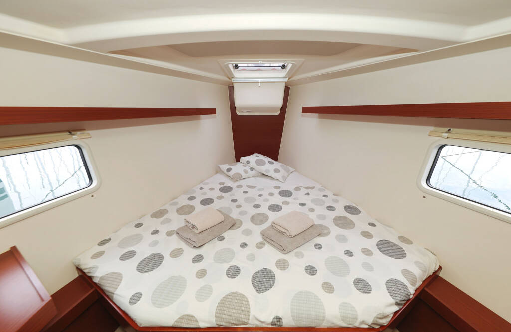 Sailing yacht Hanse 418 Leia