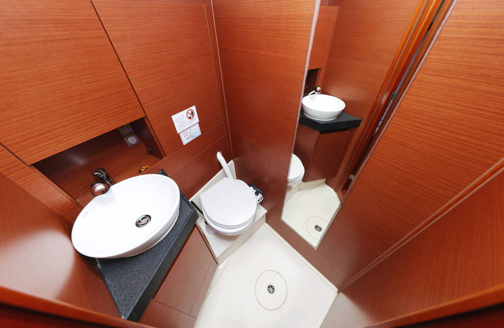 Sailing yacht Hanse 418 Leia