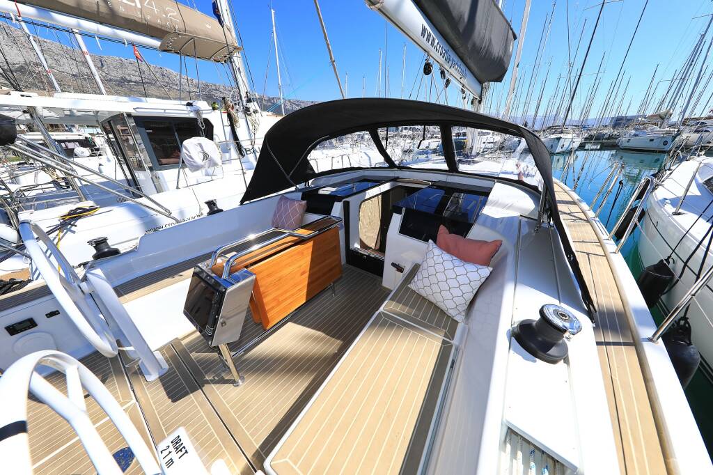 Sailing yacht Hanse 418 Faro