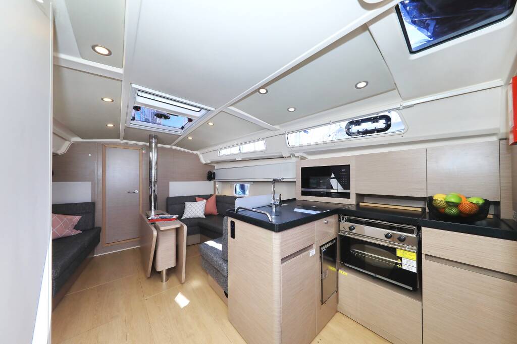 Sailing yacht Hanse 418 Faro