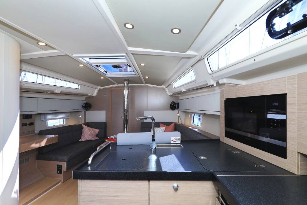 Sailing yacht Hanse 418 Faro