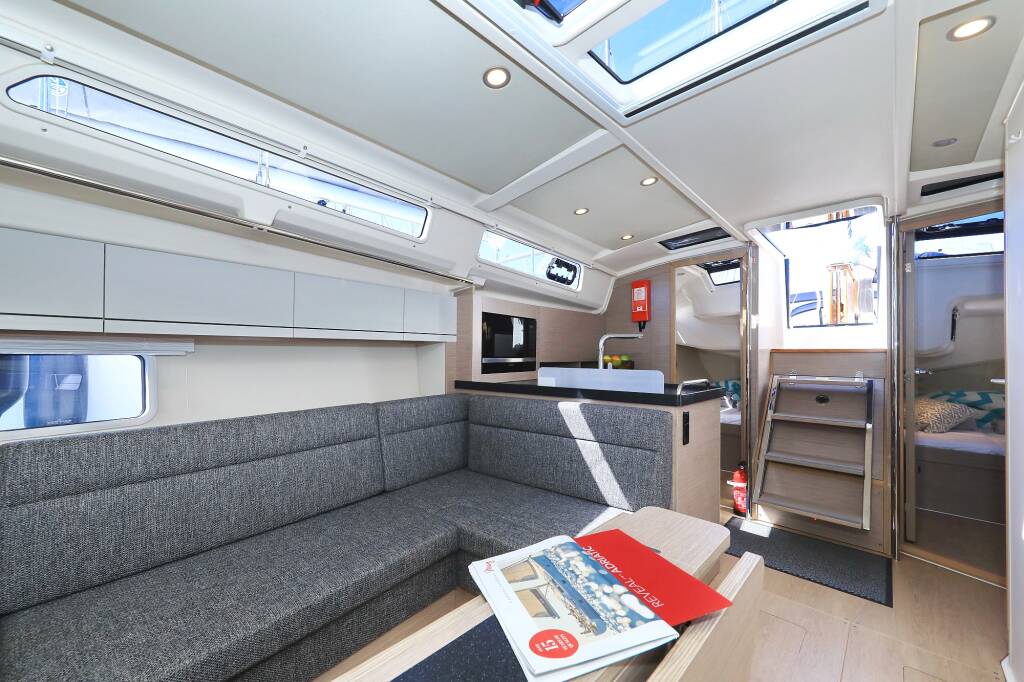 Sailing yacht Hanse 418 Faro